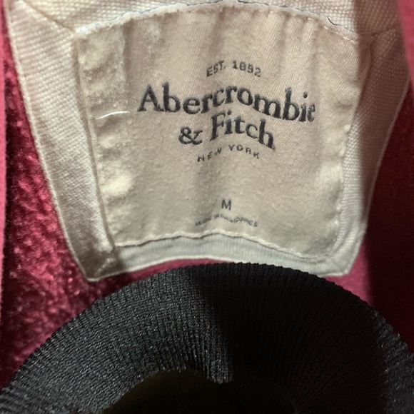 //3 for $15// AF Hoodie - Picture 3 of 4